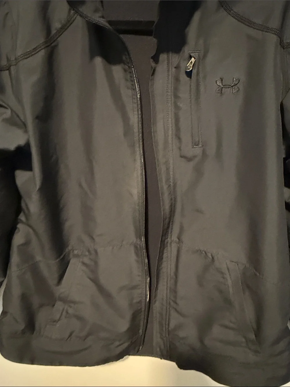 Under Armour Men's Black Lightweight Jacket with Zip Pockets Medium.